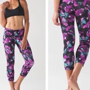 Lululemon Midnight Bloom Crops Size 6 Athletic Colorful Leggings